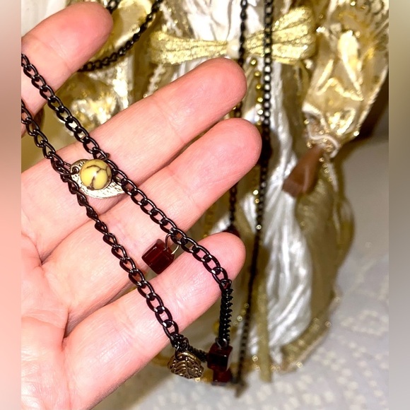 Elegant black chain necklace with some natural stones - Picture 2 of 4